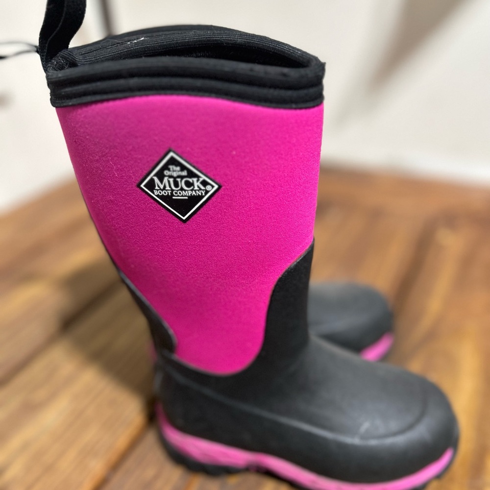 Muck boots. Girls